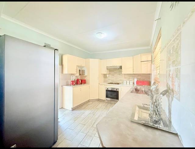 3 BEDROOM HOUSE FOR SALE IN VANDERBIJLPARK SW 1